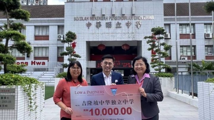 Donation to Chong Hwa Independent High School